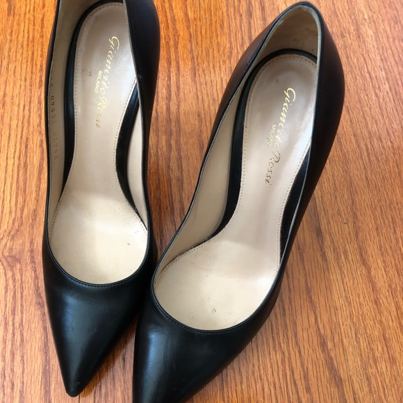 black calf leather pump. A pointed toe signature style. Four inch heel - Picture 5 of 7